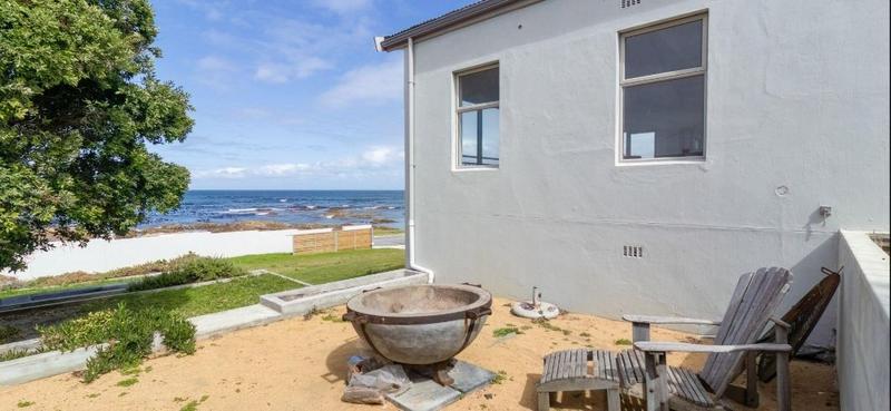 6 Bedroom Property for Sale in Kleinbaai Western Cape